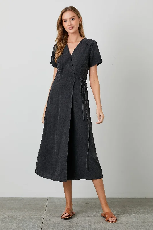 Women's midi dress peak chic -Black Chambray Wrap Midi Dress